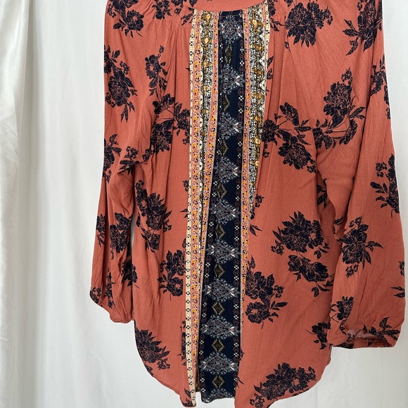 Rose and navy peasant blouse - Picture 3 of 5